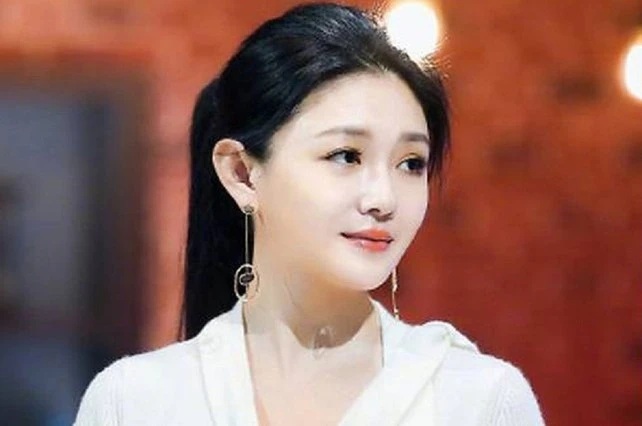 Taiwanese Actress Barbie Hsu Passes Away at 49 Due to Suspected Flu Complications in Japan